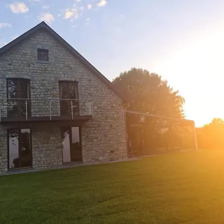 V1p Villa